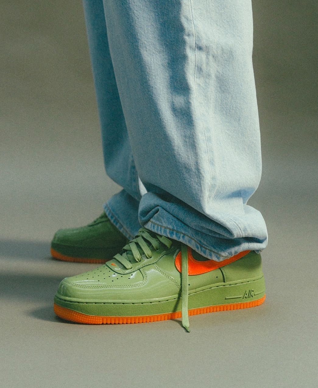 Nike Air Force One PRM "Oil Green"