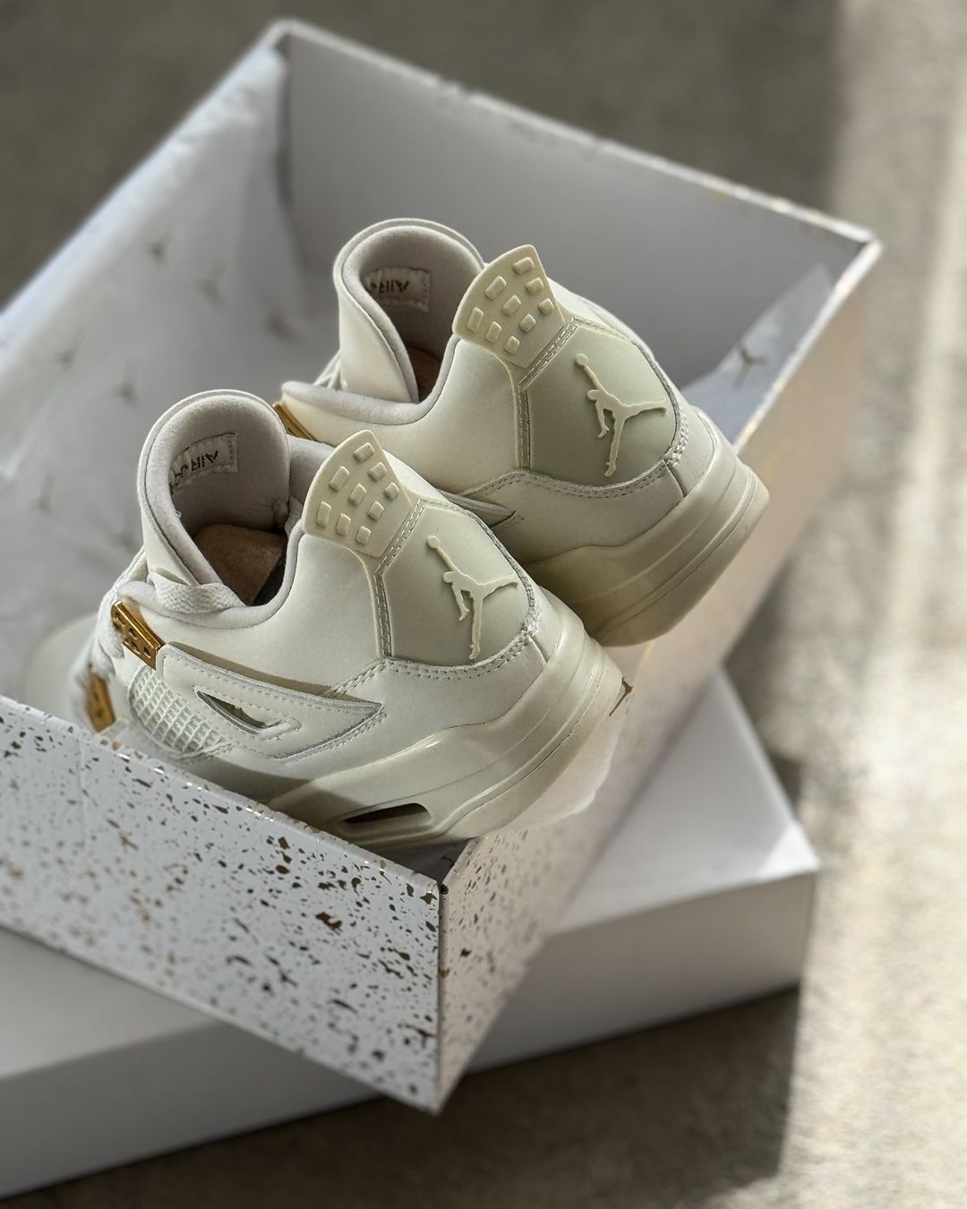 Nike Air Jordan Retro 4 "Metallic Gold"