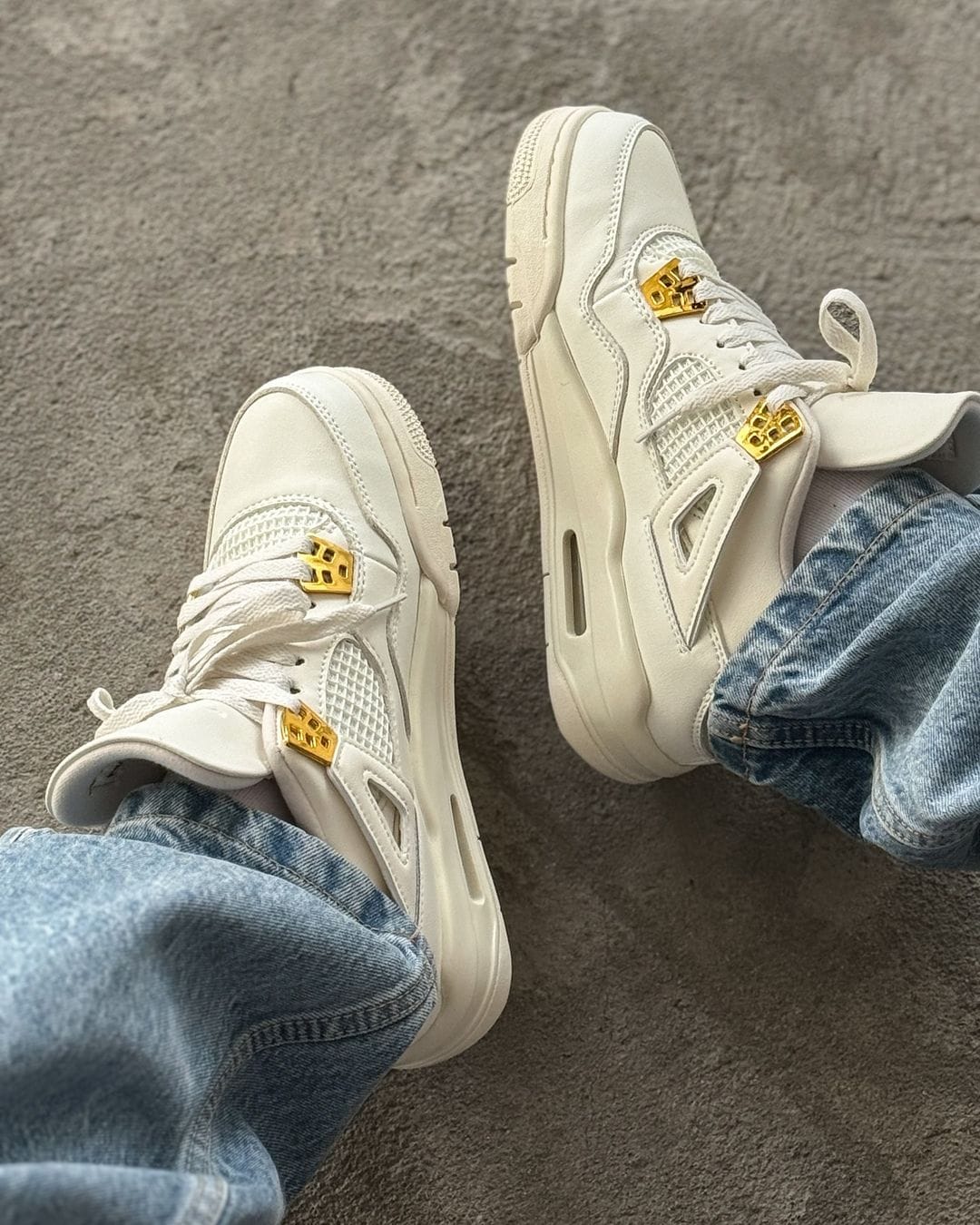 Nike Air Jordan Retro 4 "Metallic Gold"