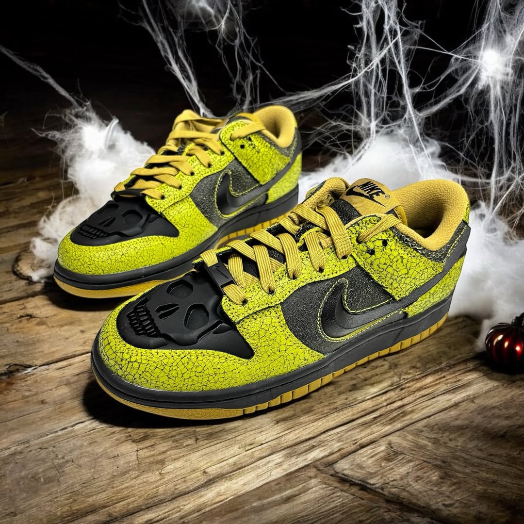 Nike SB Dunk Low QS "Halloween Skull"