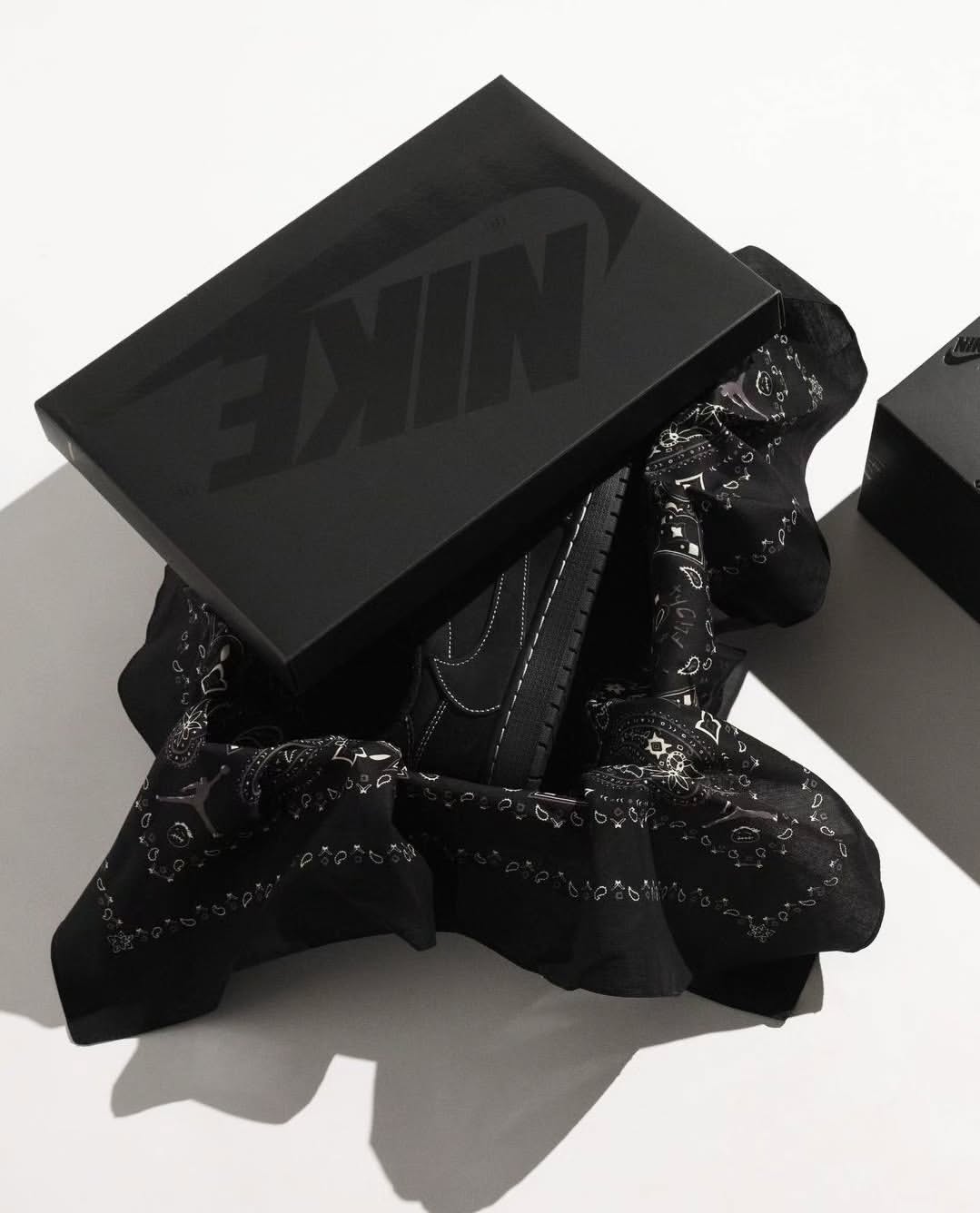 Nike Air Jordan Retro1 Low X Travis Scott "Phantom"