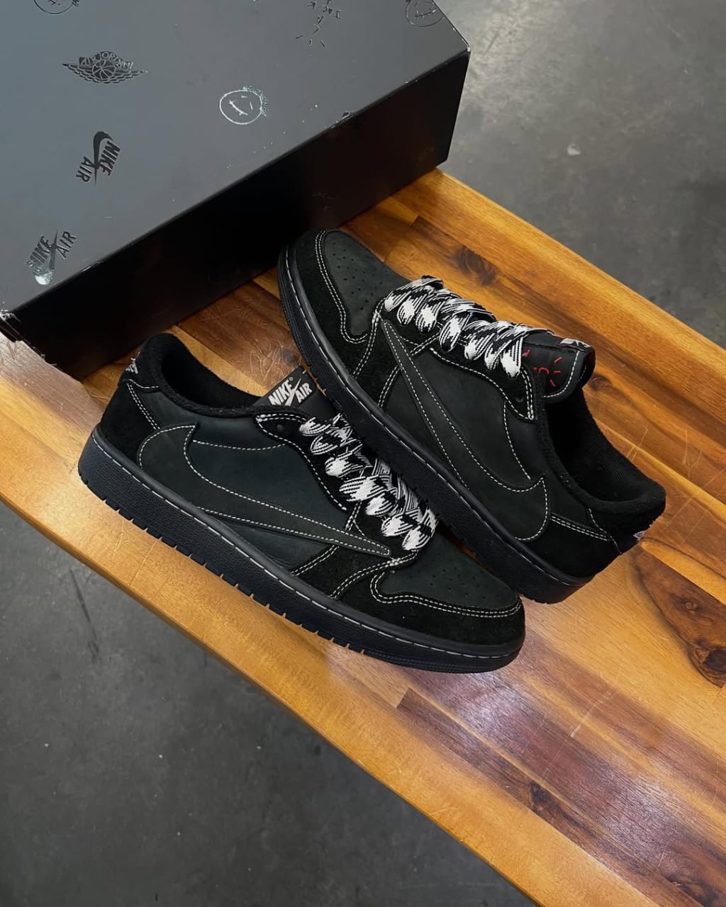 Nike Air Jordan Retro1 Low X Travis Scott "Phantom"