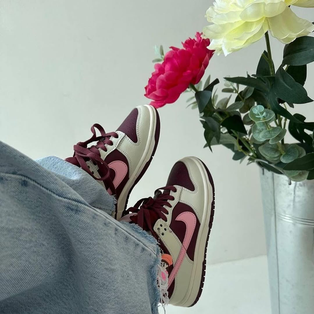 Nike SB Dunk Low Retro PRM "Valentine's Day"