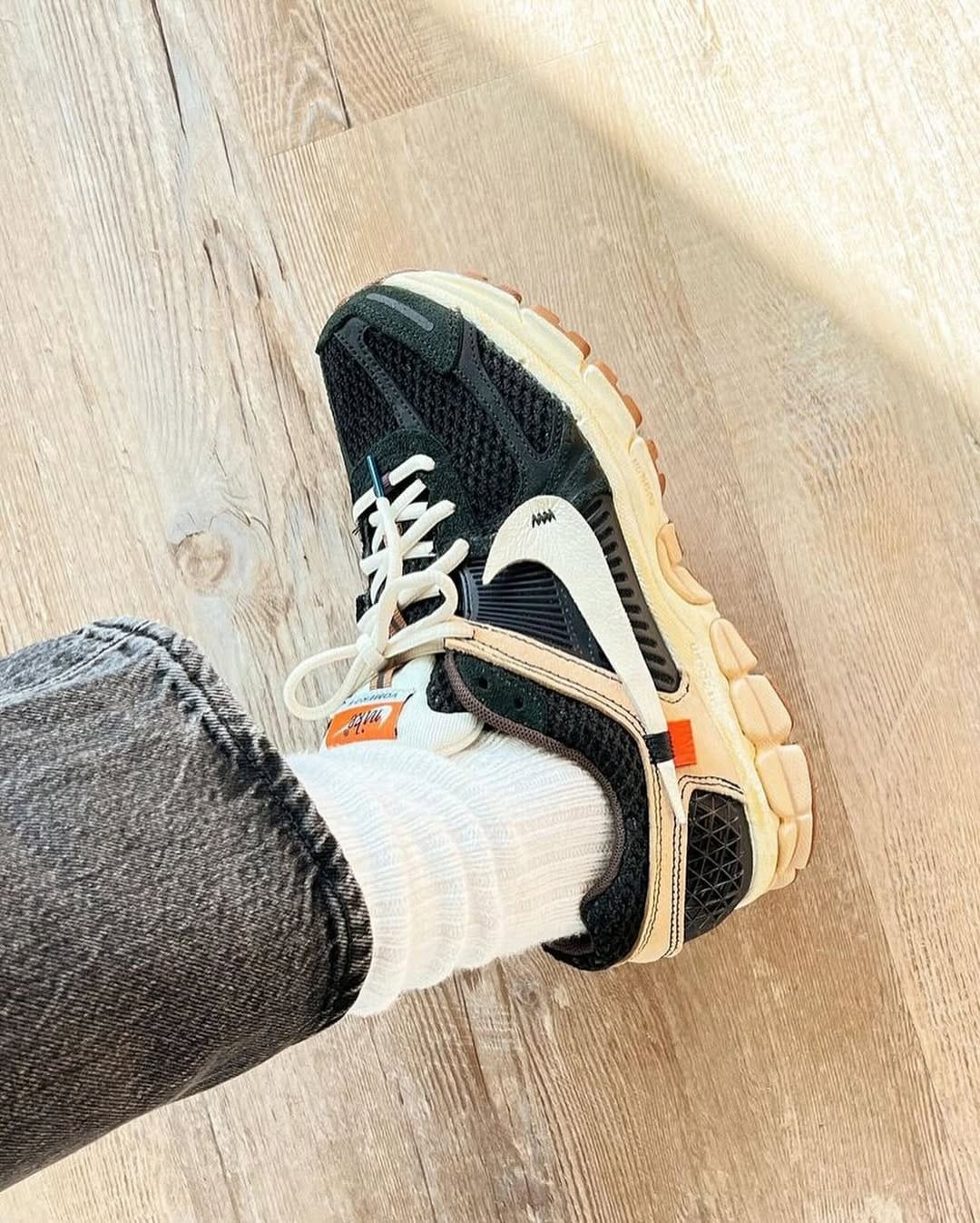 Off-White x Nike Zoom Vomero 5