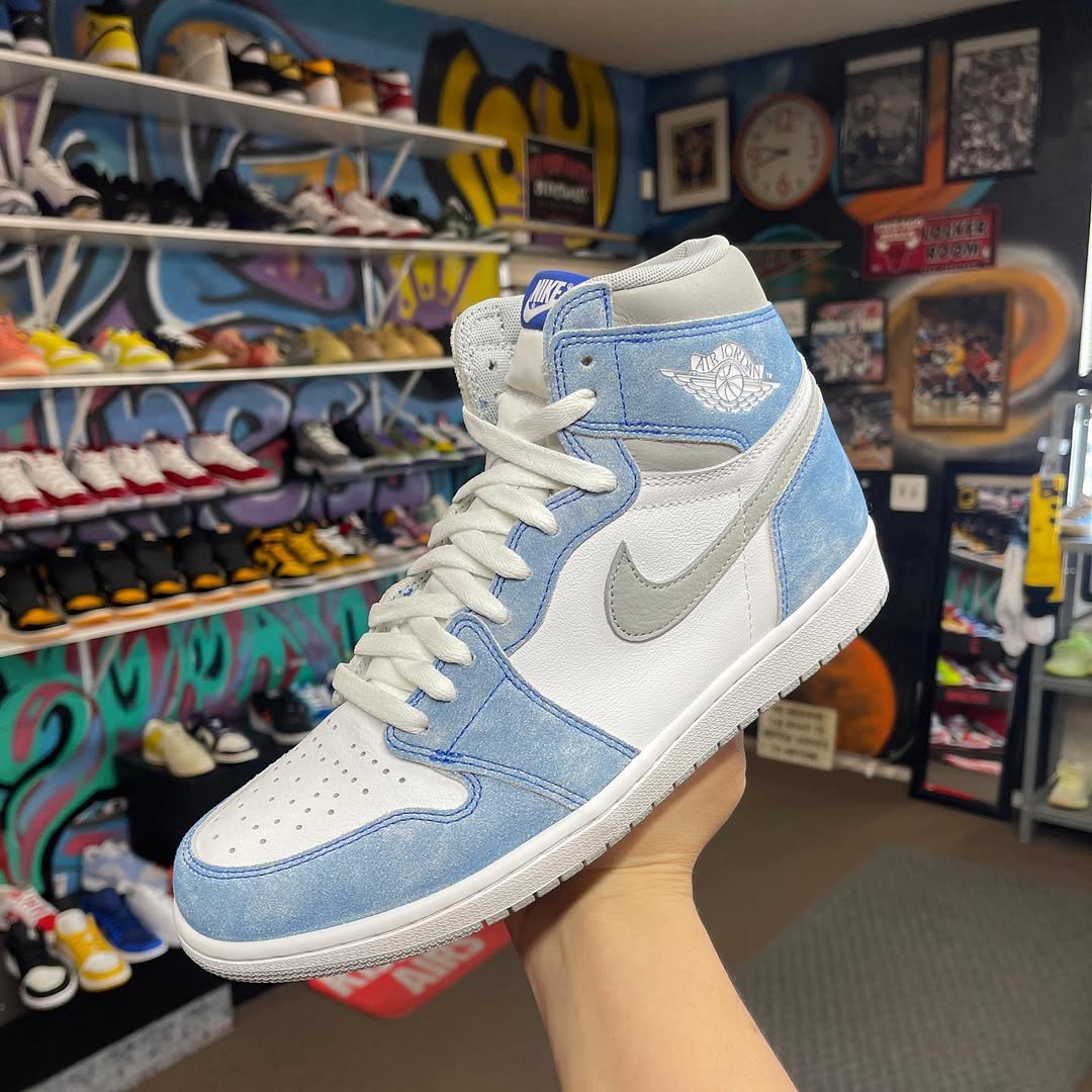 Nike Air Jordan Retro1 "Hyper Royal"