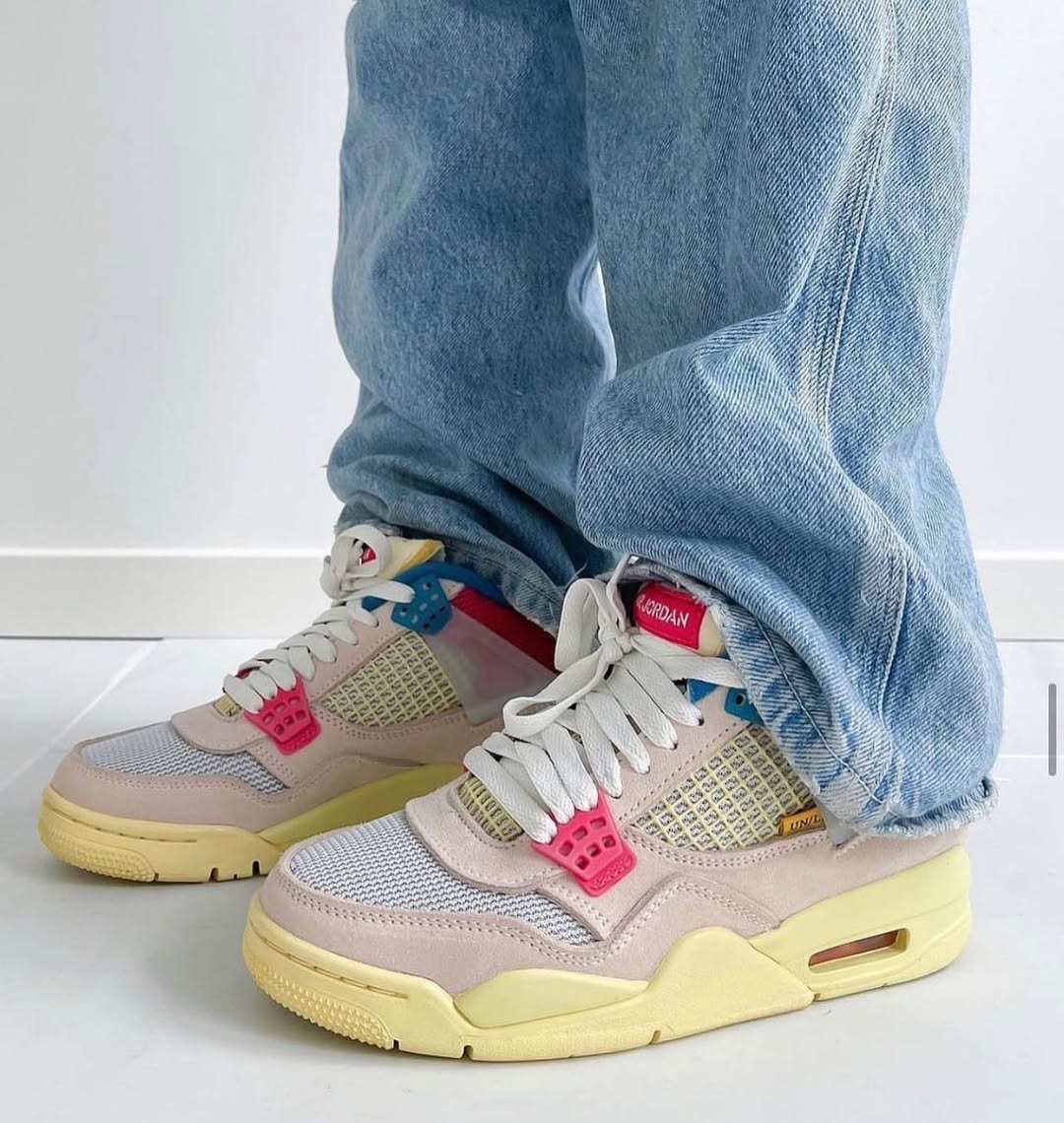 Nike Aj4 Retro "Guava Ice"