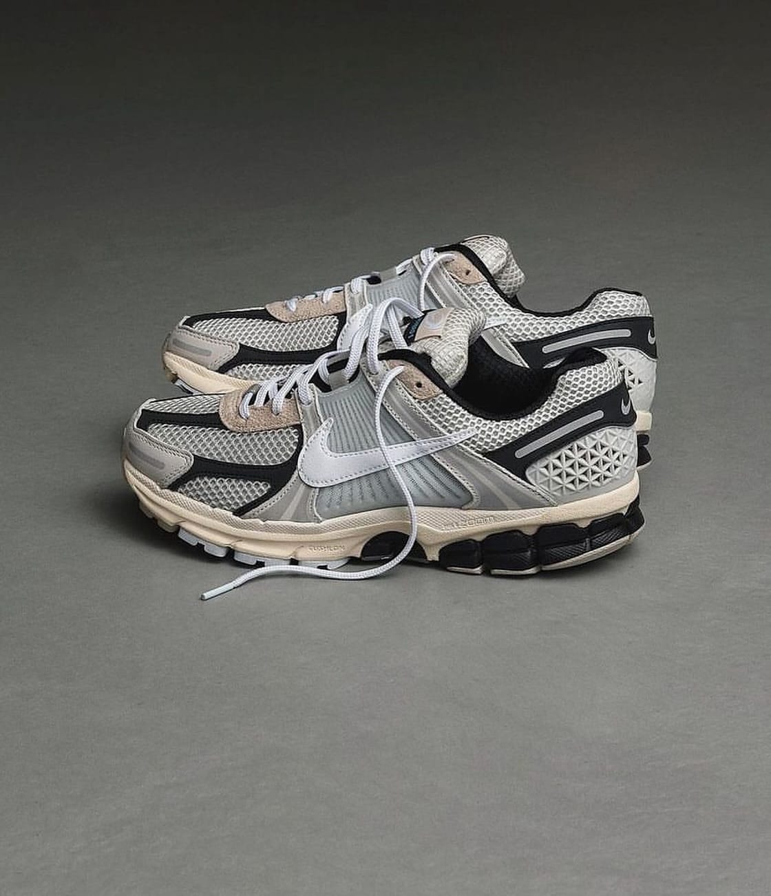 Nike Zoom Vomero 5 "Photon Dust Black"